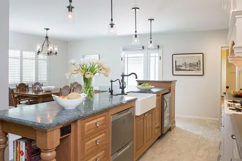 HB_RooseveltRes_KitchenToDining_LR