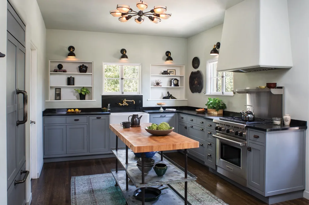 Spanish House & Mediterranean Style Robles Residence
