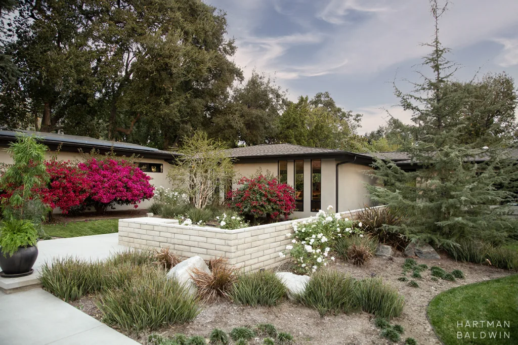 Mid-Century Modern home renovation and front yard landscaping